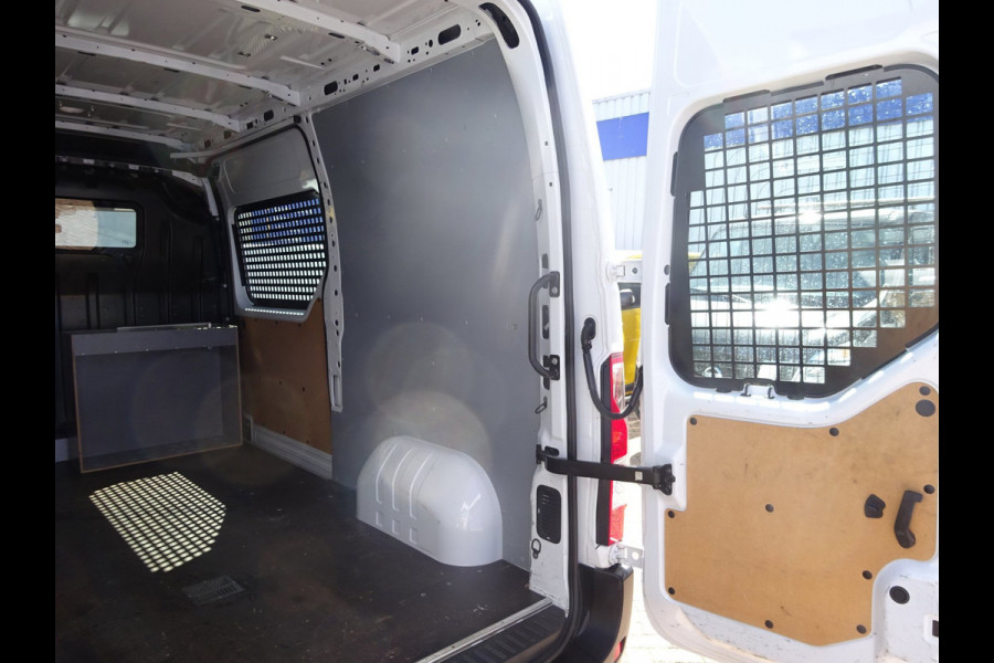 Renault Master T35 2.3 dCi 135 PK L2H2 GROOT NAVI AIRCO TREKHAAK ZEER MOOI