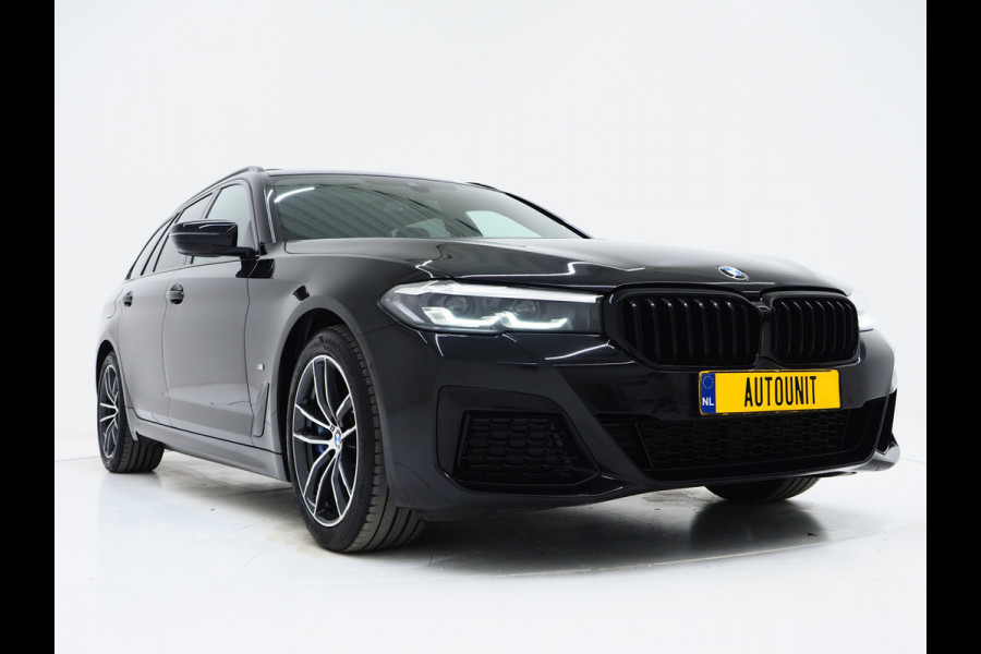BMW 5 Serie Touring 530e M Sport Shadow Line | Panoramadak | Trekhaak | Keyless | Sportstuur | Sfeerlicht | Camera | LED | Carplay