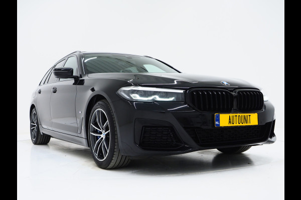 BMW 5 Serie Touring 530e M Sport Shadow Line | Panoramadak | Trekhaak | Keyless | Sportstuur | Sfeerlicht | Camera | LED | Carplay