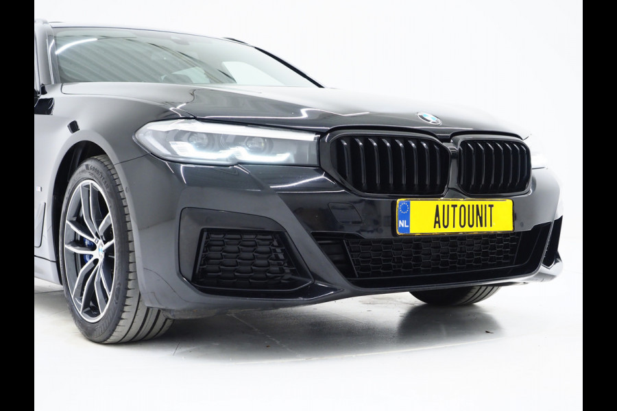 BMW 5 Serie Touring 530e M Sport Shadow Line | Panoramadak | Trekhaak | Keyless | Sportstuur | Sfeerlicht | Camera | LED | Carplay
