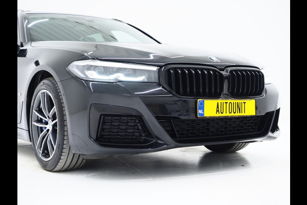 BMW 5 Serie Touring 530e M Sport Shadow Line | Panoramadak | Trekhaak | Keyless | Sportstuur | Sfeerlicht | Camera | LED | Carplay