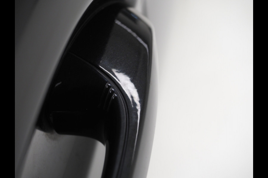 BMW 5 Serie Touring 530e M Sport Shadow Line | Panoramadak | Trekhaak | Keyless | Sportstuur | Sfeerlicht | Camera | LED | Carplay