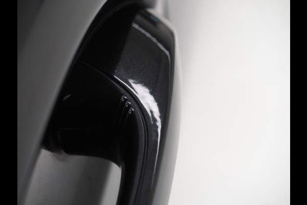 BMW 5 Serie Touring 530e M Sport Shadow Line | Panoramadak | Trekhaak | Keyless | Sportstuur | Sfeerlicht | Camera | LED | Carplay