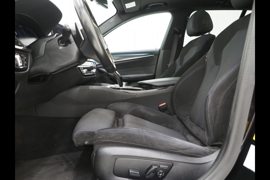 BMW 5 Serie Touring 530e M Sport Shadow Line | Panoramadak | Trekhaak | Keyless | Sportstuur | Sfeerlicht | Camera | LED | Carplay