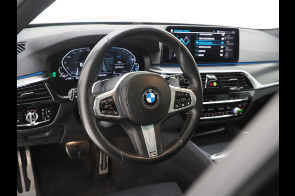 BMW 5 Serie Touring 530e M Sport Shadow Line | Panoramadak | Trekhaak | Keyless | Sportstuur | Sfeerlicht | Camera | LED | Carplay