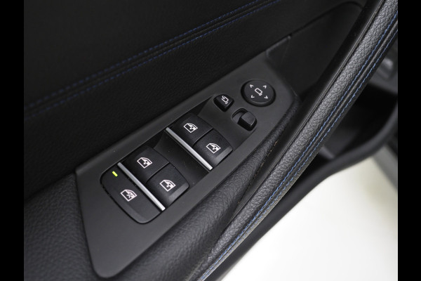 BMW 5 Serie Touring 530e M Sport Shadow Line | Panoramadak | Trekhaak | Keyless | Sportstuur | Sfeerlicht | Camera | LED | Carplay