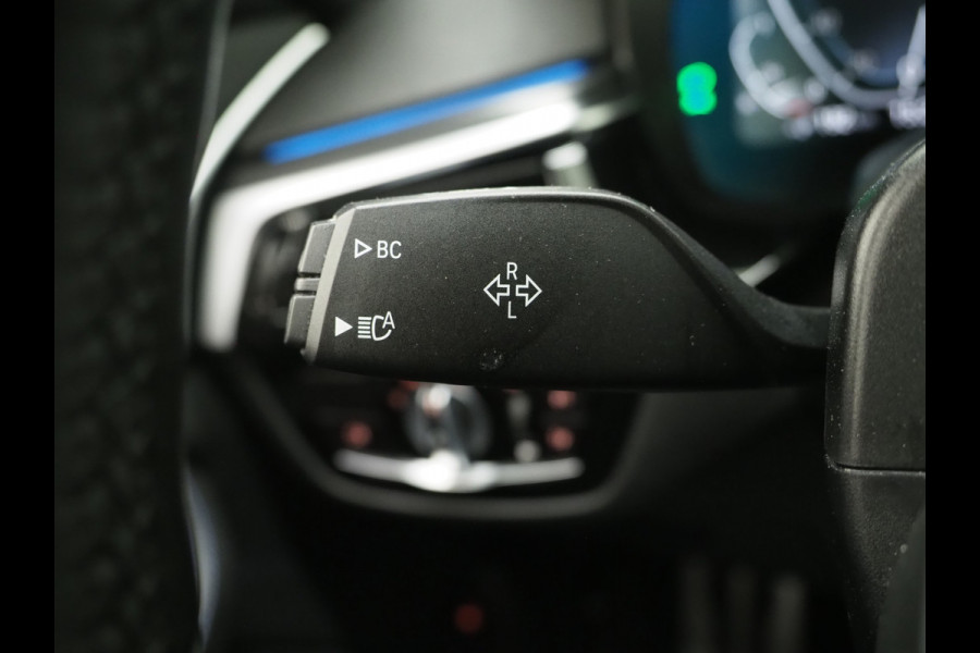 BMW 5 Serie Touring 530e M Sport Shadow Line | Panoramadak | Trekhaak | Keyless | Sportstuur | Sfeerlicht | Camera | LED | Carplay