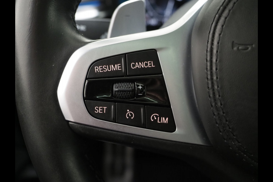 BMW 5 Serie Touring 530e M Sport Shadow Line | Panoramadak | Trekhaak | Keyless | Sportstuur | Sfeerlicht | Camera | LED | Carplay