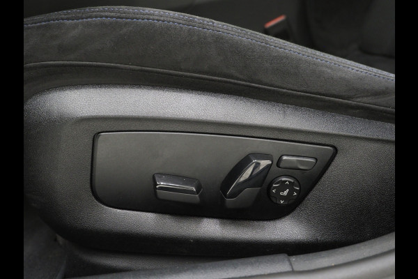 BMW 5 Serie Touring 530e M Sport Shadow Line | Panoramadak | Trekhaak | Keyless | Sportstuur | Sfeerlicht | Camera | LED | Carplay