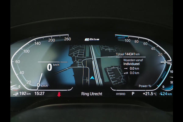 BMW 5 Serie Touring 530e M Sport Shadow Line | Panoramadak | Trekhaak | Keyless | Sportstuur | Sfeerlicht | Camera | LED | Carplay