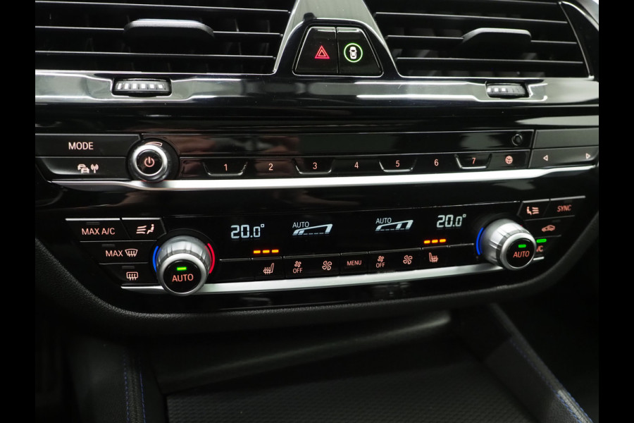 BMW 5 Serie Touring 530e M Sport Shadow Line | Panoramadak | Trekhaak | Keyless | Sportstuur | Sfeerlicht | Camera | LED | Carplay