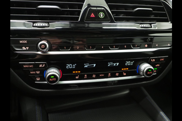 BMW 5 Serie Touring 530e M Sport Shadow Line | Panoramadak | Trekhaak | Keyless | Sportstuur | Sfeerlicht | Camera | LED | Carplay