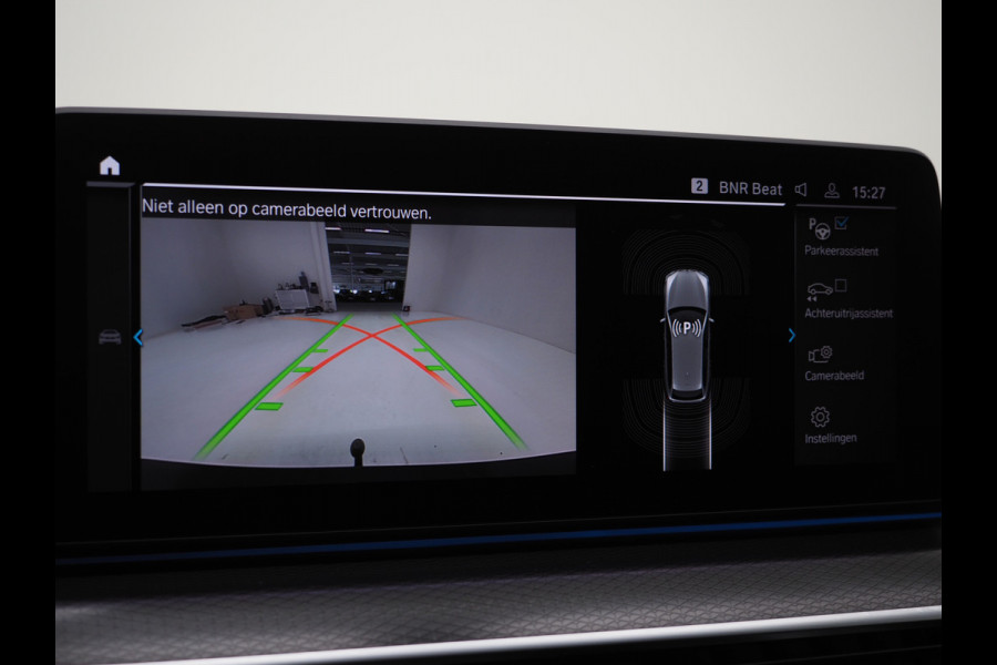 BMW 5 Serie Touring 530e M Sport Shadow Line | Panoramadak | Trekhaak | Keyless | Sportstuur | Sfeerlicht | Camera | LED | Carplay