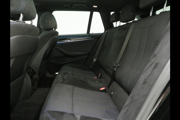 BMW 5 Serie Touring 530e M Sport Shadow Line | Panoramadak | Trekhaak | Keyless | Sportstuur | Sfeerlicht | Camera | LED | Carplay