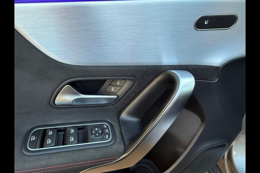 Mercedes-Benz A-Klasse 200 / AMG / PANO / Xenon LED / Sfeer verlicht. / Burmester Sound / Inruil Mog.