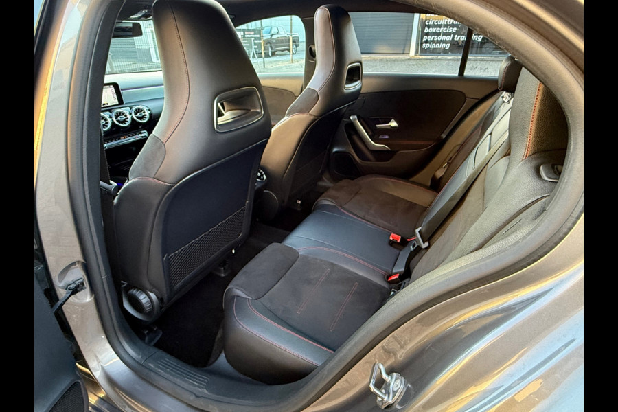 Mercedes-Benz A-Klasse 200 / AMG / PANO / Xenon LED / Sfeer verlicht. / Burmester Sound / Inruil Mog.