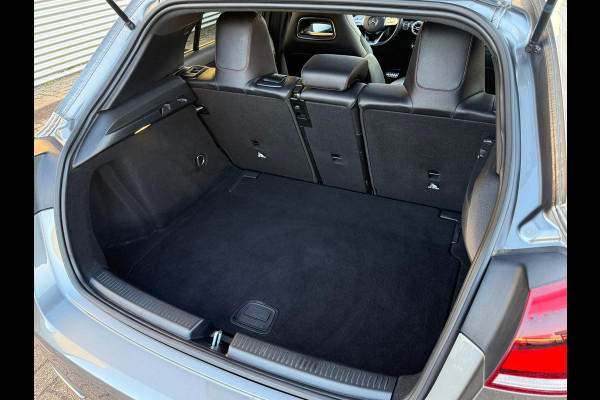 Mercedes-Benz A-Klasse 200 / AMG / PANO / Xenon LED / Sfeer verlicht. / Burmester Sound / Inruil Mog.