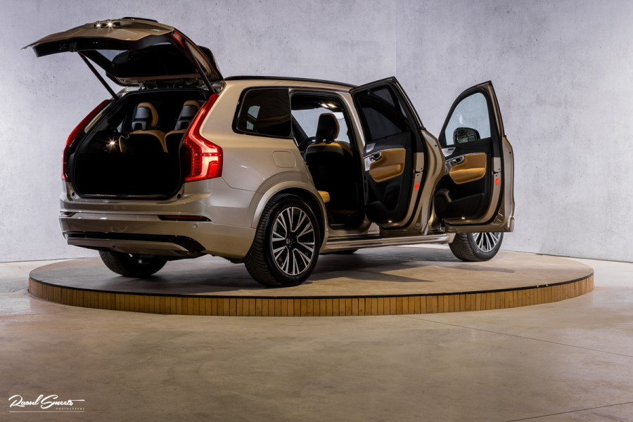 Volvo XC90 2.0 T8 Recharge AWD Ultimate Dark long Range Luchtvering | Bowers&Wilkins | Zwenkbare trekhaak | Panorama dak | Stoelverkoeling + massage |