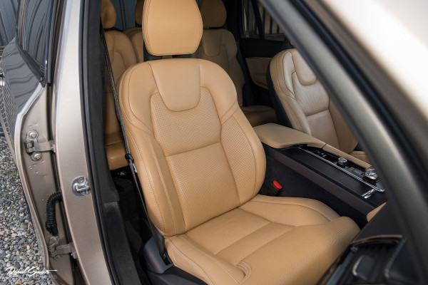 Volvo XC90 2.0 T8 Recharge AWD Ultimate Dark long Range Luchtvering | Bowers&Wilkins | Zwenkbare trekhaak | Panorama dak | Stoelverkoeling + massage |
