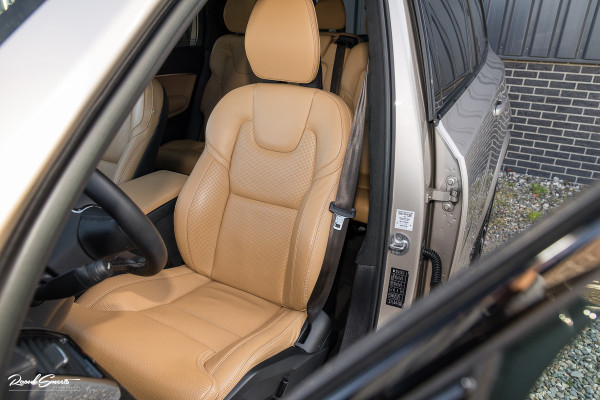 Volvo XC90 2.0 T8 Recharge AWD Ultimate Dark long Range Luchtvering | Bowers&Wilkins | Zwenkbare trekhaak | Panorama dak | Stoelverkoeling + massage |