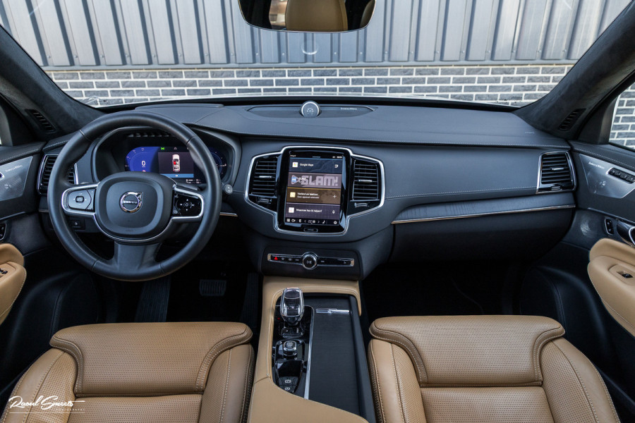 Volvo XC90 2.0 T8 Recharge AWD Ultimate Dark long Range Luchtvering | Bowers&Wilkins | Zwenkbare trekhaak | Panorama dak | Stoelverkoeling + massage |