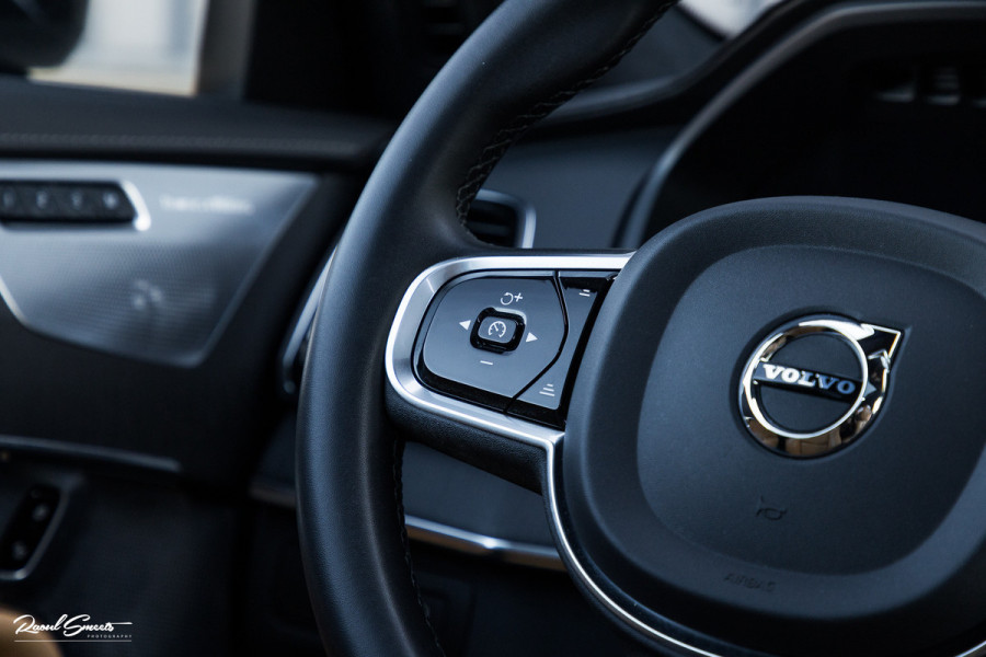 Volvo XC90 2.0 T8 Recharge AWD Ultimate Dark long Range Luchtvering | Bowers&Wilkins | Zwenkbare trekhaak | Panorama dak | Stoelverkoeling + massage |