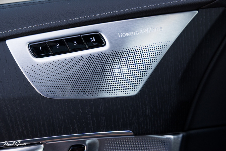 Volvo XC90 2.0 T8 Recharge AWD Ultimate Dark long Range Luchtvering | Bowers&Wilkins | Zwenkbare trekhaak | Panorama dak | Stoelverkoeling + massage |