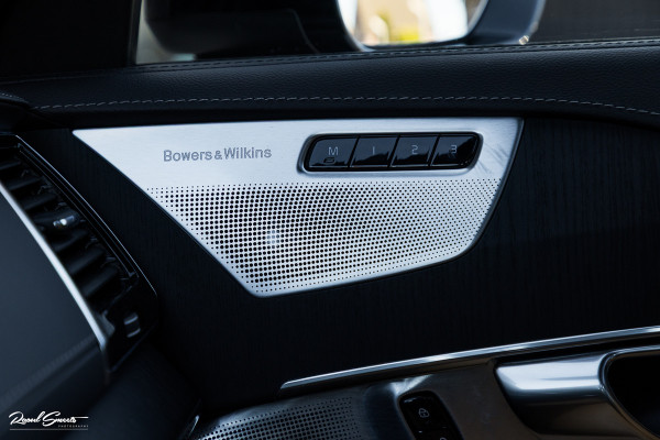 Volvo XC90 2.0 T8 Recharge AWD Ultimate Dark long Range Luchtvering | Bowers&Wilkins | Zwenkbare trekhaak | Panorama dak | Stoelverkoeling + massage |
