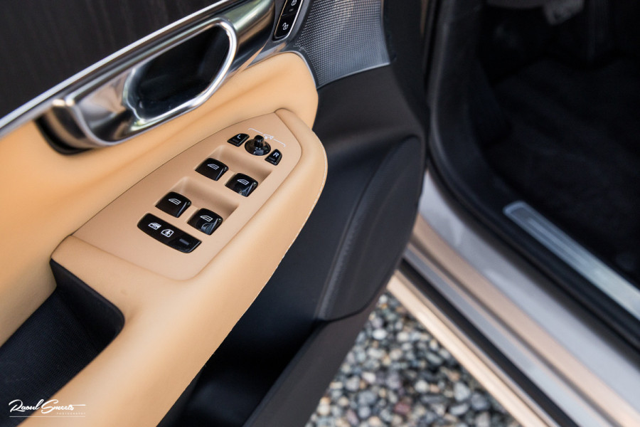 Volvo XC90 2.0 T8 Recharge AWD Ultimate Dark long Range Luchtvering | Bowers&Wilkins | Zwenkbare trekhaak | Panorama dak | Stoelverkoeling + massage |