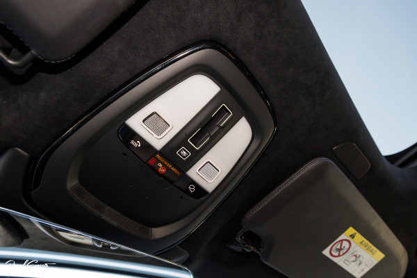 Volvo XC90 2.0 T8 Recharge AWD Ultimate Dark long Range Luchtvering | Bowers&Wilkins | Zwenkbare trekhaak | Panorama dak | Stoelverkoeling + massage |