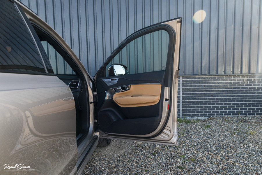 Volvo XC90 2.0 T8 Recharge AWD Ultimate Dark long Range Luchtvering | Bowers&Wilkins | Zwenkbare trekhaak | Panorama dak | Stoelverkoeling + massage |