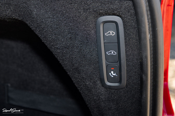 Volvo XC90 2.0 T8 Recharge AWD Ultimate Dark long Range Luchtvering | Bowers&Wilkins | Zwenkbare trekhaak | Panorama dak | Stoelverkoeling + massage |