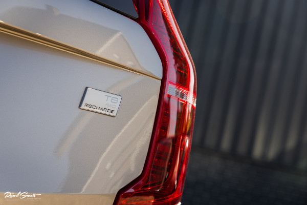 Volvo XC90 2.0 T8 Recharge AWD Ultimate Dark long Range Luchtvering | Bowers&Wilkins | Zwenkbare trekhaak | Panorama dak | Stoelverkoeling + massage |