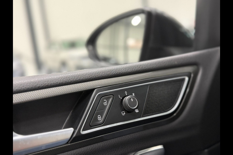 Volkswagen Golf Sportsvan 1.0 TSI Highline Aut. | Trekhaak | ACC | LED | Camera
