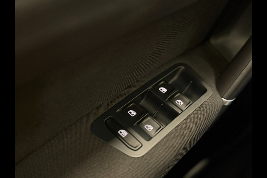 Volkswagen Golf Sportsvan 1.0 TSI Highline Aut. | Trekhaak | ACC | LED | Camera