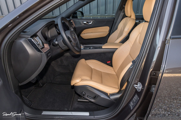 Volvo XC60 2.0 T8 Plug-in hybrid AWD Ultimate Dark Long Range | Adaptieve cruise | Panorama dak | Memory | Stoelmassage + verkoeling |