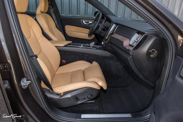 Volvo XC60 2.0 T8 Plug-in hybrid AWD Ultimate Dark Long Range | Adaptieve cruise | Panorama dak | Memory | Stoelmassage + verkoeling |