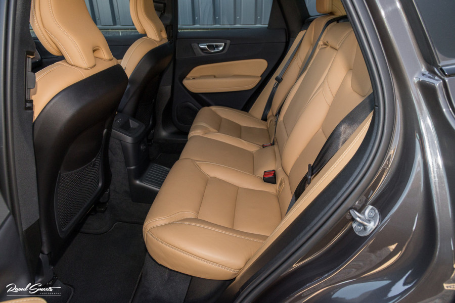 Volvo XC60 2.0 T8 Plug-in hybrid AWD Ultimate Dark Long Range | Adaptieve cruise | Panorama dak | Memory | Stoelmassage + verkoeling |