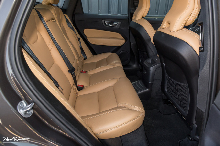 Volvo XC60 2.0 T8 Plug-in hybrid AWD Ultimate Dark Long Range | Adaptieve cruise | Panorama dak | Memory | Stoelmassage + verkoeling |
