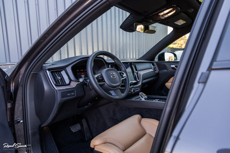 Volvo XC60 2.0 T8 Plug-in hybrid AWD Ultimate Dark Long Range | Adaptieve cruise | Panorama dak | Memory | Stoelmassage + verkoeling |