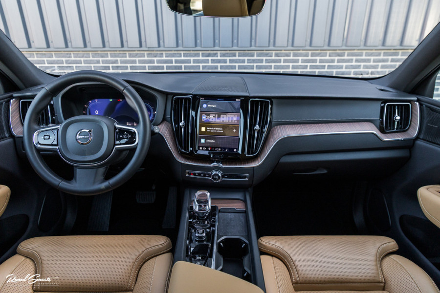 Volvo XC60 2.0 T8 Plug-in hybrid AWD Ultimate Dark Long Range | Adaptieve cruise | Panorama dak | Memory | Stoelmassage + verkoeling |