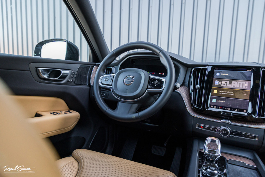 Volvo XC60 2.0 T8 Plug-in hybrid AWD Ultimate Dark Long Range | Adaptieve cruise | Panorama dak | Memory | Stoelmassage + verkoeling |