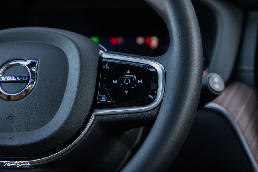 Volvo XC60 2.0 T8 Plug-in hybrid AWD Ultimate Dark Long Range | Adaptieve cruise | Panorama dak | Memory | Stoelmassage + verkoeling |