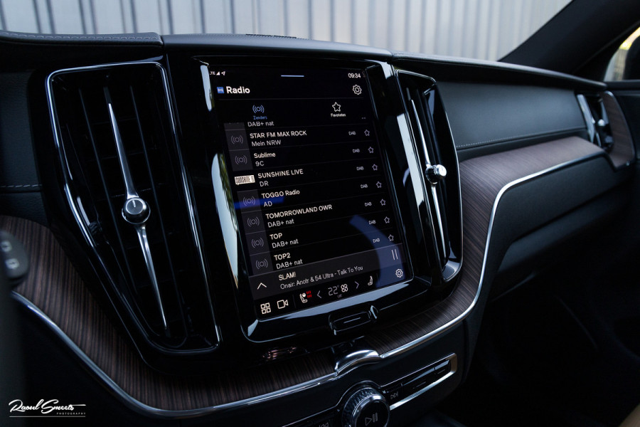 Volvo XC60 2.0 T8 Plug-in hybrid AWD Ultimate Dark Long Range | Adaptieve cruise | Panorama dak | Memory | Stoelmassage + verkoeling |