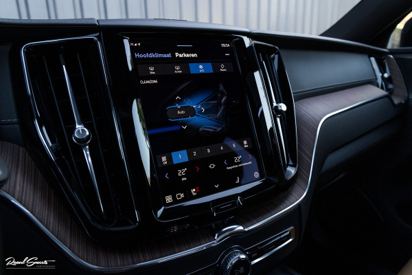 Volvo XC60 2.0 T8 Plug-in hybrid AWD Ultimate Dark Long Range | Adaptieve cruise | Panorama dak | Memory | Stoelmassage + verkoeling |