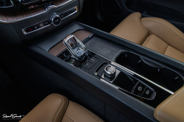 Volvo XC60 2.0 T8 Plug-in hybrid AWD Ultimate Dark Long Range | Adaptieve cruise | Panorama dak | Memory | Stoelmassage + verkoeling |