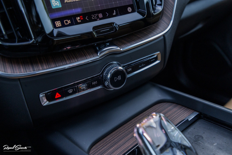 Volvo XC60 2.0 T8 Plug-in hybrid AWD Ultimate Dark Long Range | Adaptieve cruise | Panorama dak | Memory | Stoelmassage + verkoeling |