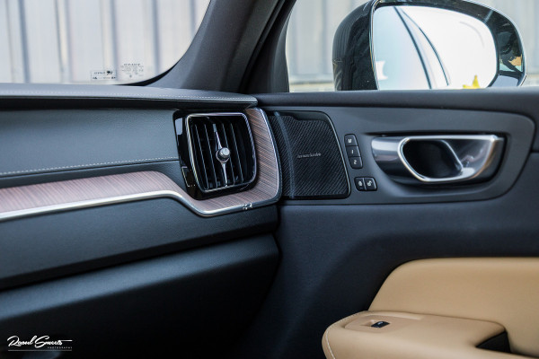 Volvo XC60 2.0 T8 Plug-in hybrid AWD Ultimate Dark Long Range | Adaptieve cruise | Panorama dak | Memory | Stoelmassage + verkoeling |