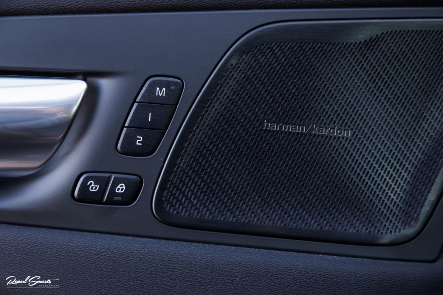 Volvo XC60 2.0 T8 Plug-in hybrid AWD Ultimate Dark Long Range | Adaptieve cruise | Panorama dak | Memory | Stoelmassage + verkoeling |