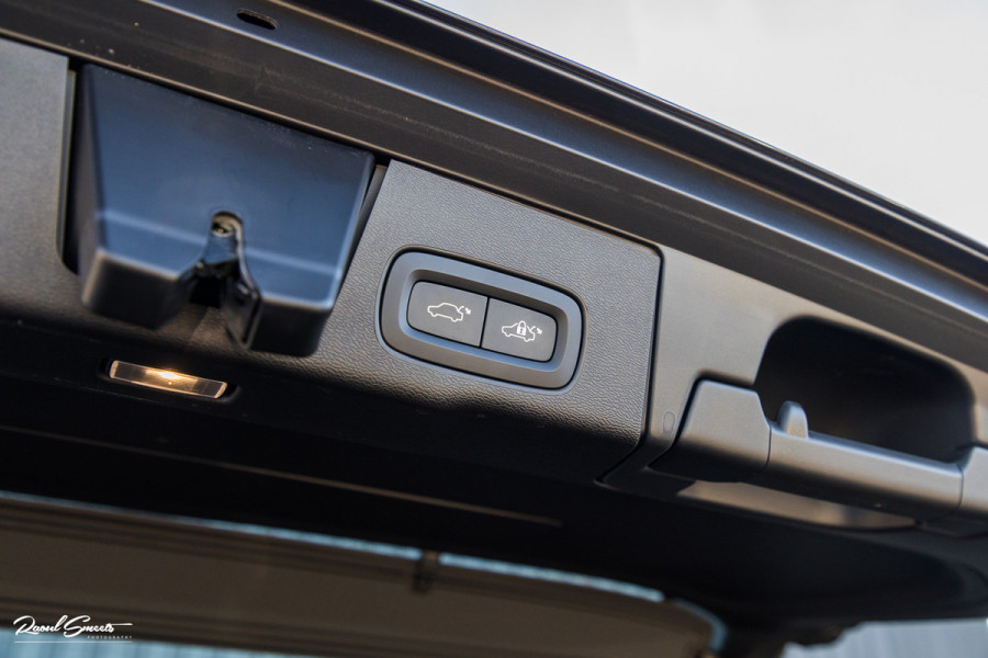 Volvo XC60 2.0 T8 Plug-in hybrid AWD Ultimate Dark Long Range | Adaptieve cruise | Panorama dak | Memory | Stoelmassage + verkoeling |